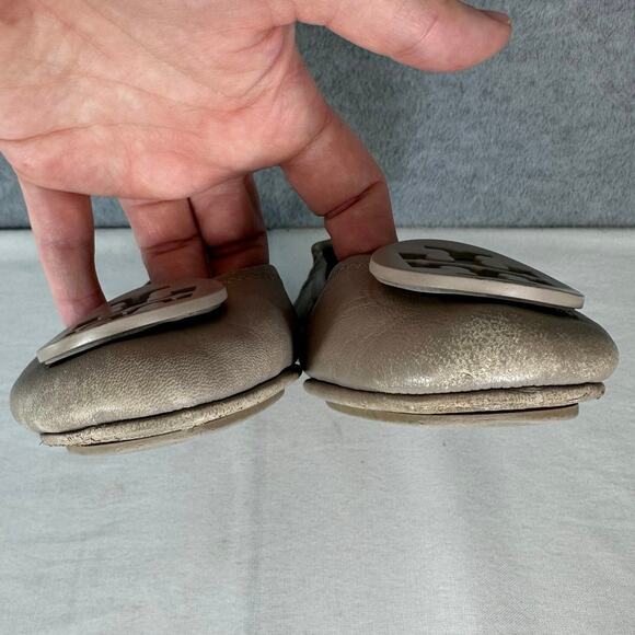 Tory Burch Women’s sz 5.5 Minnie Travel Ballet Flat French Gray Neutral Leather - Picture 4 of 12